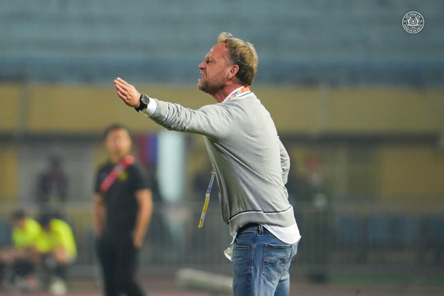 CLB CAHN bị loại khỏi giải ch&acirc;u &Aacute;, HLV Polking thất vọng: 'B&oacute;ng đ&aacute; nghiệt ng&atilde;, b&agrave;i học thật đau đớn&rsquo;- Ảnh 2.