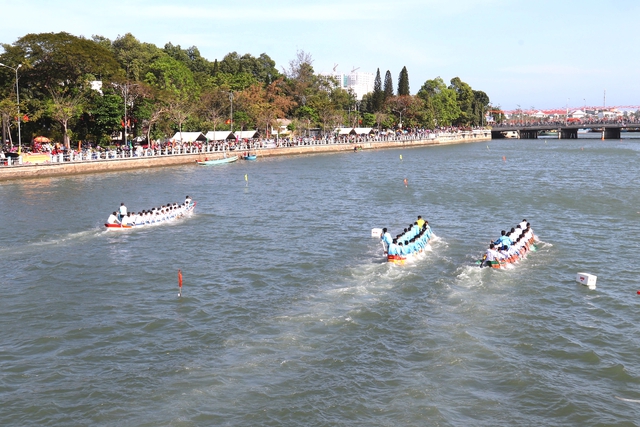 Phường Phan Thiết: Lễ hội đua thuyền tr&ecirc;n s&ocirc;ng C&agrave; Ty rộn r&agrave;ng sắc xu&acirc;n B&iacute;nh Ngọ - Ảnh 5.