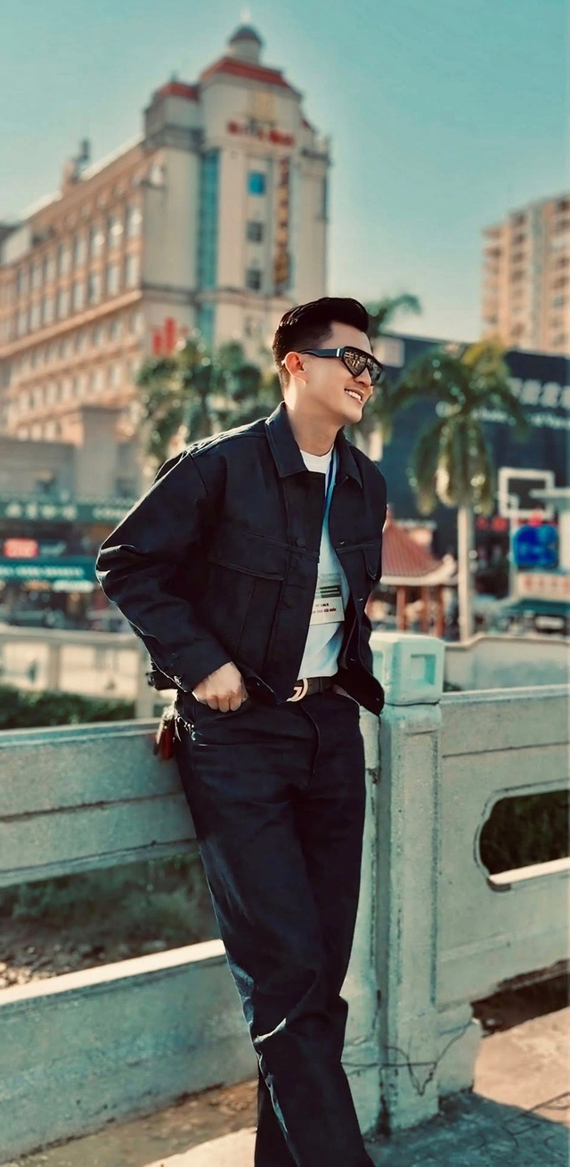 H&agrave; Việt Dũng - 'tổng t&agrave;i' online h&oacute;a 'tổng t&agrave;i' giờ v&agrave;ng, khoe kh&aacute;ch h&agrave;ng đặc biệt- Ảnh 2.