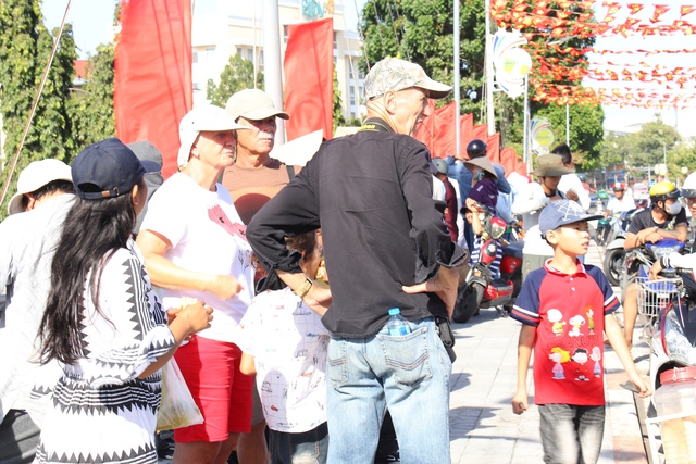 Phường Phan Thiết: Lễ hội đua thuyền tr&ecirc;n s&ocirc;ng C&agrave; Ty rộn r&agrave;ng sắc xu&acirc;n B&iacute;nh Ngọ - Ảnh 8.