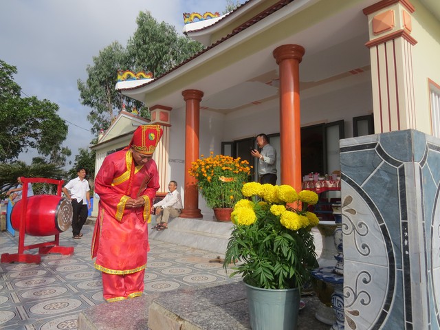 Ba hồi trống khai ch&aacute;nh, t&agrave;u c&aacute; của ngư d&acirc;n Quảng Ng&atilde;i rẽ s&oacute;ng đầu năm- Ảnh 3.