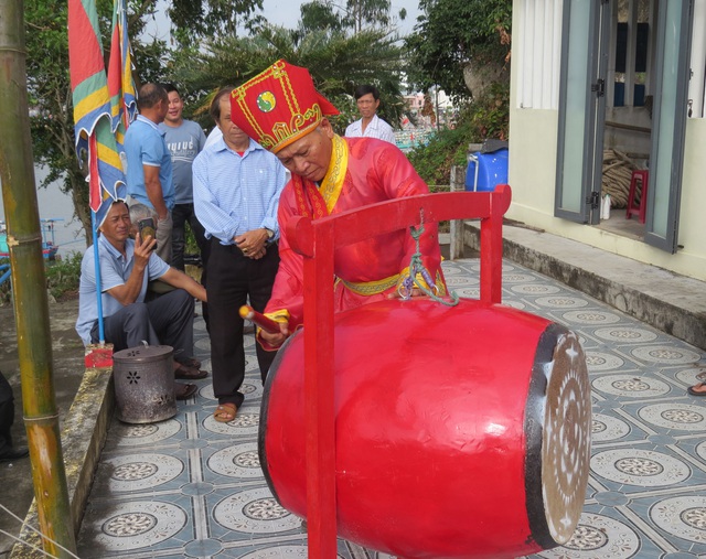 Ba hồi trống khai ch&aacute;nh, t&agrave;u c&aacute; của ngư d&acirc;n Quảng Ng&atilde;i rẽ s&oacute;ng đầu năm- Ảnh 4.
