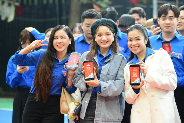 C&ocirc; g&aacute;i trẻ Ho&agrave;ng Hồng Ngọc s&aacute;ng t&aacute;c ca kh&uacute;c về Đảng thu h&uacute;t giới trẻ 2026 - Ảnh 5.