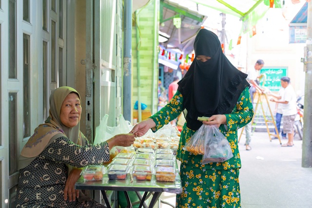 M&ugrave;ng 2 tết ở hẻm ki&ecirc;ng rượu bia, kh&ocirc;ng ăn thịt heo ở TP.HCM c&oacute; g&igrave;? - Ảnh 11.