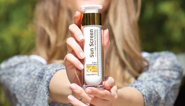 Xin v&iacute;a đầu năm! Da đẹp &lsquo;ph&aacute;t s&aacute;ng&rsquo; với top 3 kem chống nắng n&acirc;ng tone - Ảnh 3.