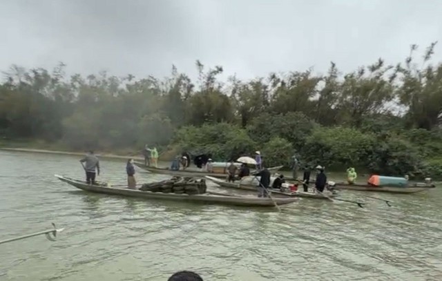 Ch&igrave;m thuyền tr&ecirc;n s&ocirc;ng Gianh ng&agrave;y m&ugrave;ng 3 tết, 2 người chết, 2 người mất t&iacute;ch- Ảnh 2.