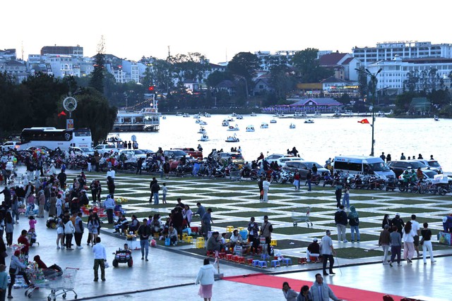 Đ&agrave; Lạt đ&oacute;n đ&ocirc;ng du kh&aacute;ch dịp xu&acirc;n B&iacute;nh Ngọ- Ảnh 3.