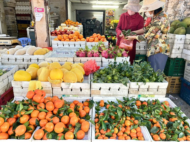 Mùng 3 tết, siêu thị mở cửa trở lại với hàng hóa dồi dào- Ảnh 2. Mùng 3 tết, siêu thị mở cửa trở lại với hàng hóa dồi dào- Ảnh 2.