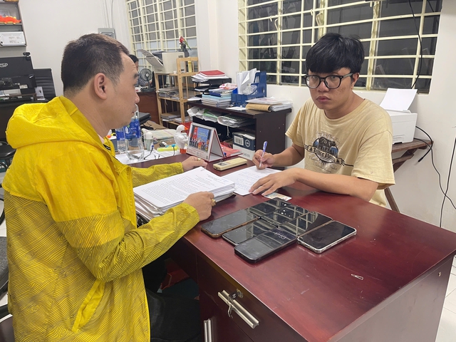 C&ocirc;ng an TP.HCM t&igrave;m h&agrave;ng trăm c&ocirc; g&aacute;i trong clip sex của 'si&ecirc;u lừa' ki&ecirc;m trộm cắp- Ảnh 1.