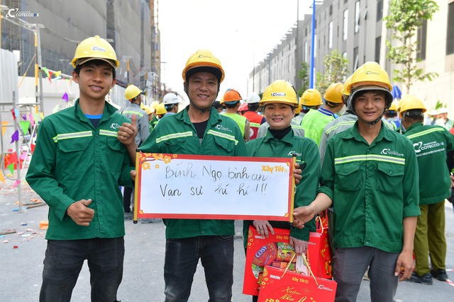 Chủ tịch Coteccons viết thư gửi công nhân ở lại công trường trong dịp tết- Ảnh 2. Chủ tịch Coteccons viết thư gửi công nhân ở lại công trường trong dịp tết- Ảnh 2.