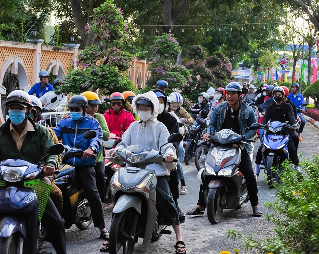 Vì sao hàng chục ngàn du khách chọn núi Cấm vui xuân?- Ảnh 2. Vì sao hàng chục ngàn du khách chọn núi Cấm vui xuân?- Ảnh 2.