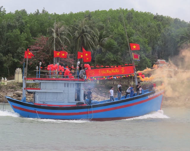 Ngư d&acirc;n Sa Huỳnh n&ocirc; nức ra biển, đ&oacute;n đại lợi đầu năm- Ảnh 4.