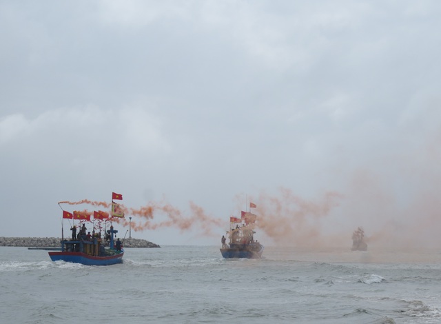 Ngư d&acirc;n Sa Huỳnh n&ocirc; nức ra biển, đ&oacute;n đại lợi đầu năm- Ảnh 5.