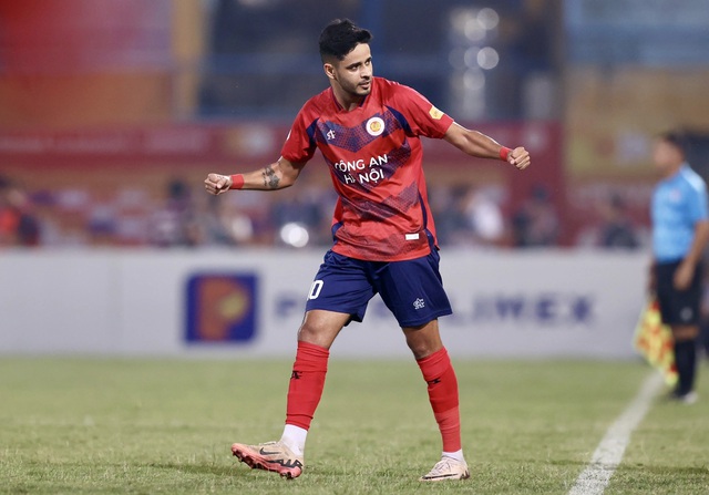 Leo Artur d&iacute;nh thẻ đỏ trận CLB CAHN thua Tampines, bị treo gi&ograve; ở V-League kh&ocirc;ng?- Ảnh 1.