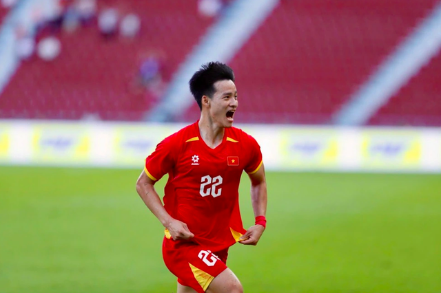 HLV Kim Sang-sik không chia tay Việt Nam, sớm bận rộn lựa chọn nhân tài cho đội tuyển
- Ảnh 3. HLV Kim Sang-sik không chia tay Việt Nam, sớm bận rộn lựa chọn nhân tài cho đội tuyển
- Ảnh 3.