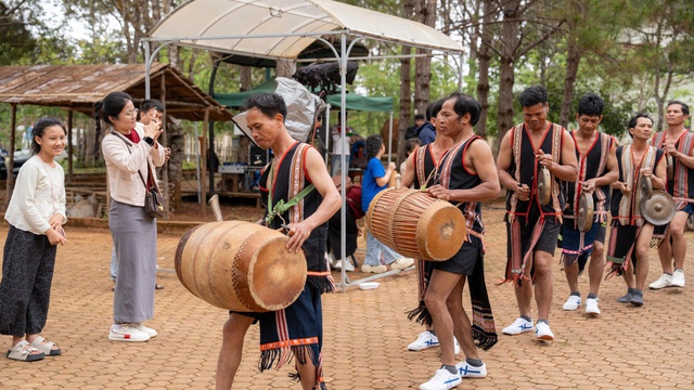 Tưng bừng lễ hội đường phố Măng Đen ng&agrave;y m&ugrave;ng 3 tết- Ảnh 3.