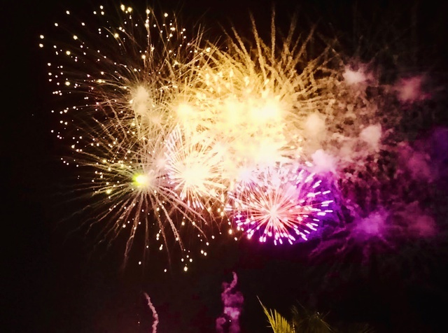 TP.Cần Thơ bắn ph&aacute;o hoa 3 địa điểm mừng Tết Nguy&ecirc;n đ&aacute;n B&iacute;nh Ngọ - Ảnh 1.