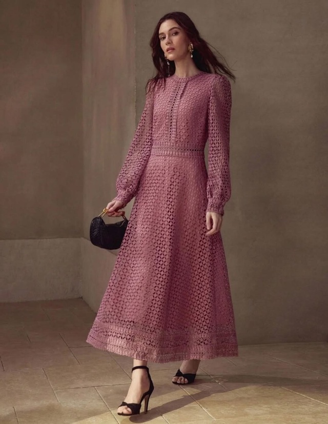 Túi clutch cầm tay, chi tiết nhỏ thay đổi diện mạo tức thì- Ảnh 2. Túi clutch cầm tay, chi tiết nhỏ thay đổi diện mạo tức thì- Ảnh 2.