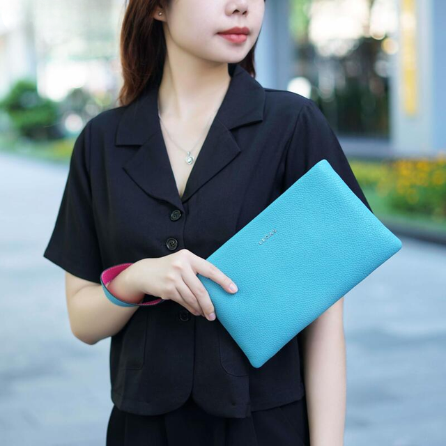 Túi clutch cầm tay, chi tiết nhỏ thay đổi diện mạo tức thì- Ảnh 4. Túi clutch cầm tay, chi tiết nhỏ thay đổi diện mạo tức thì- Ảnh 4.