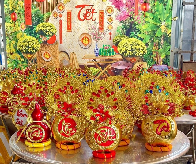 Thu nhập 30 - 40 triệu đồng dịp cận tết từ làm dừa dát vàng- Ảnh 1. Thu nhập 30 - 40 triệu đồng dịp cận tết từ làm dừa dát vàng- Ảnh 1.