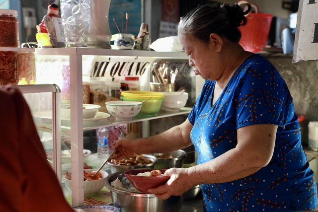 Chợ Bà Hoa thơm mùi bánh, mùi mắm xứ Quảng: Tết không về, vào chợ là thấy quê - Ảnh 3. Chợ Bà Hoa thơm mùi bánh, mùi mắm xứ Quảng: Tết không về, vào chợ là thấy quê - Ảnh 3.