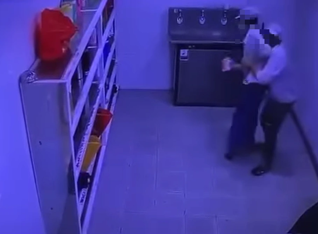 Vụ c&ocirc;ng nh&acirc;n bị bắt v&igrave; s&agrave;m sỡ đồng nghiệp: L&agrave;m g&igrave; để tự bảo vệ m&igrave;nh?- Ảnh 2.