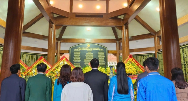 Kh&aacute;nh th&agrave;nh c&ocirc;ng tr&igrave;nh n&acirc;ng cấp Nh&agrave; bia tưởng niệm liệt sĩ Thanh ni&ecirc;n xung phong  - Ảnh 2.