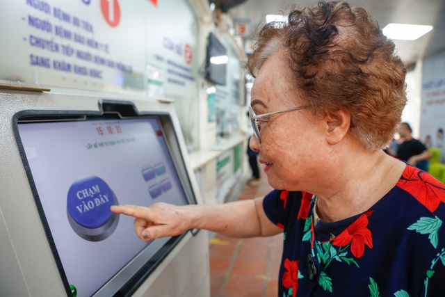 Người d&acirc;n đến bệnh viện mong muốn được điều trị hiệu của, được t&ocirc;n trọng - Ảnh 1.