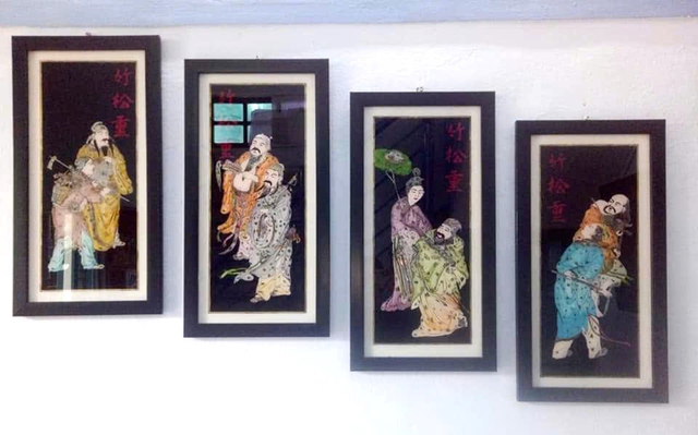 Nghệ nh&acirc;n tranh k&iacute;nh Trần Thị Minh Phụng giữ g&igrave;n nghề xưa cố đ&ocirc; Huế năm 2026 - Ảnh 2.