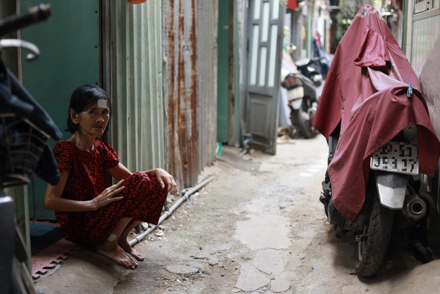 X&oacute;m ve chai ở TP.HCM: Mong bữa cơm no ng&agrave;y tết- Ảnh 7.