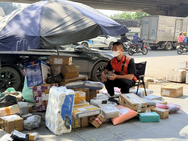 Người Việt chi 430.000 tỉ đồng mua sắm tr&ecirc;n mạng trong năm 2025 - Ảnh 1.