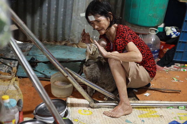 X&oacute;m ve chai ở TP.HCM: Mong bữa cơm no ng&agrave;y tết- Ảnh 6.