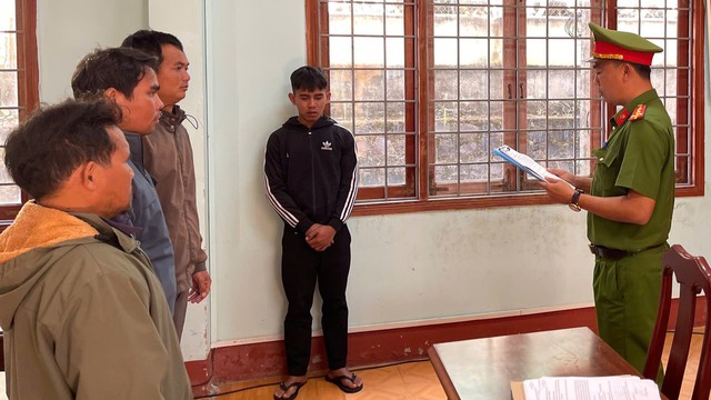 Gia Lai: Người t&ocirc;ng xe v&agrave;o CSGT bị khởi tố tội giết người- Ảnh 1.