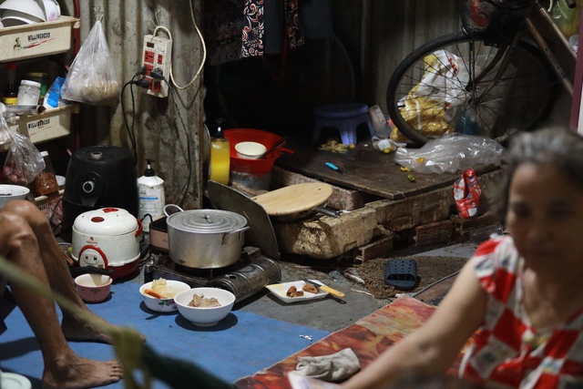 X&oacute;m ve chai ở TP.HCM: Mong bữa cơm no ng&agrave;y tết- Ảnh 5.