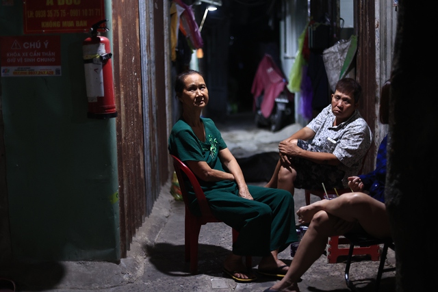 X&oacute;m ve chai ở TP.HCM: Mong bữa cơm no ng&agrave;y tết- Ảnh 1.