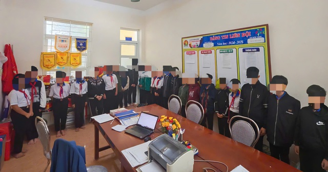 23 học sinh bị c&ocirc;ng an triệu tập v&igrave; ra đường nhảy m&uacute;a với xe tải- Ảnh 1.