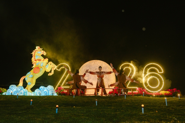 Đảo K&yacute; Ức Hội An thắp s&aacute;ng đ&egrave;n lồng khổng lồ, khởi động Lễ hội &Aacute;nh s&aacute;ng & Di sản 2026- Ảnh 1.