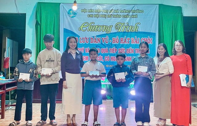 Mang m&ugrave;a xu&acirc;n đến với trẻ mồ c&ocirc;i- Ảnh 1.