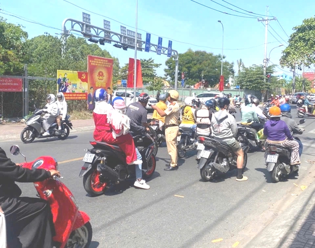 CSGT xử lý hơn 1.700 trường hợp vi phạm nồng độ cồn trong 3 ngày tết - Ảnh 1.