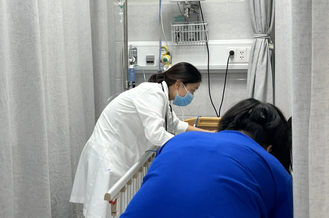 Bác sĩ 24/7: Có nên uống cà phê đặc hay paracetamol sau khi say rượu? 19 Bác sĩ 24/7: Có nên uống cà phê đặc hay paracetamol sau khi say rượu? - Ảnh 2.