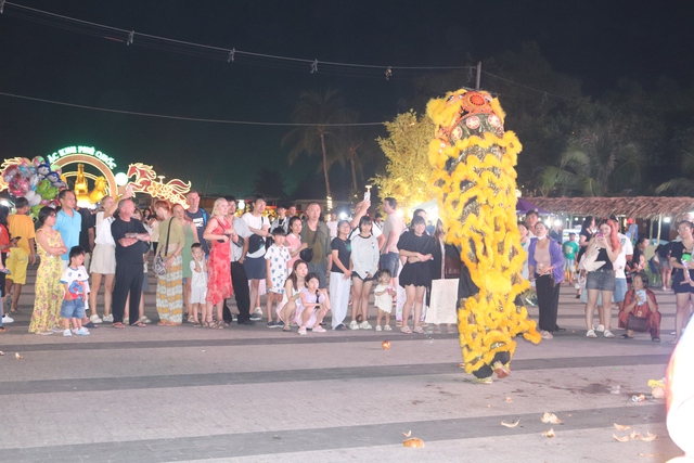 Hơn 73.000 du kh&aacute;ch quốc tế đ&oacute;n tết Việt tại Ph&uacute; Quốc- Ảnh 4.