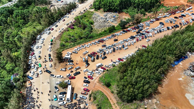 Quảng Ngãi: Doanh thu du lịch dịp tết đạt 488 tỉ đồng, đón 610.000 lượt khách- Ảnh 3. Quảng Ngãi: Doanh thu du lịch dịp tết đạt 488 tỉ đồng, đón 610.000 lượt khách- Ảnh 3.