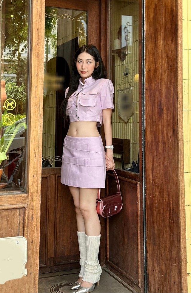 Diện tất ống chân sao cho khéo để chuẩn gu sành điệu?- Ảnh 1. Diện tất ống chân sao cho khéo để chuẩn gu sành điệu?- Ảnh 1.