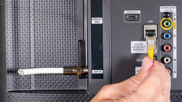 Cổng Ethernet trên Smart TV không hoạt động như mọi người nghĩ - Ảnh 1.