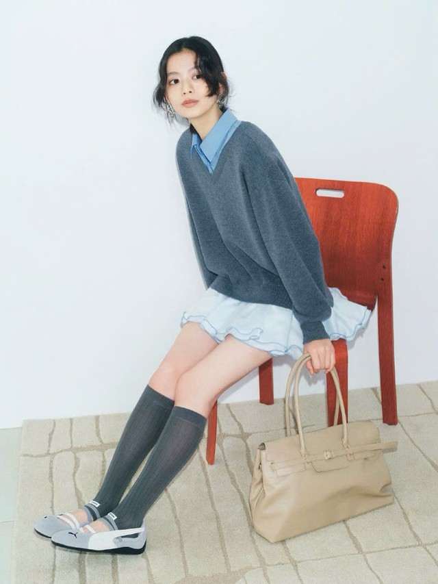 Diện tất ống chân sao cho khéo để chuẩn gu sành điệu?- Ảnh 2. Diện tất ống chân sao cho khéo để chuẩn gu sành điệu?- Ảnh 2.