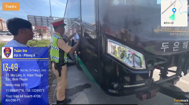 Hành khách nhắn tin báo, CSGT xử phạt xe khách 'nhồi nhét' thêm 6 người - Ảnh 2. Hành khách nhắn tin báo, CSGT xử phạt xe khách 'nhồi nhét' thêm 6 người - Ảnh 2.