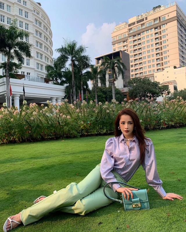 Diện áo sơ mi, đầm sơ mi để tận hưởng vẻ đẹp thanh lịch mùa xuân- Ảnh 5.