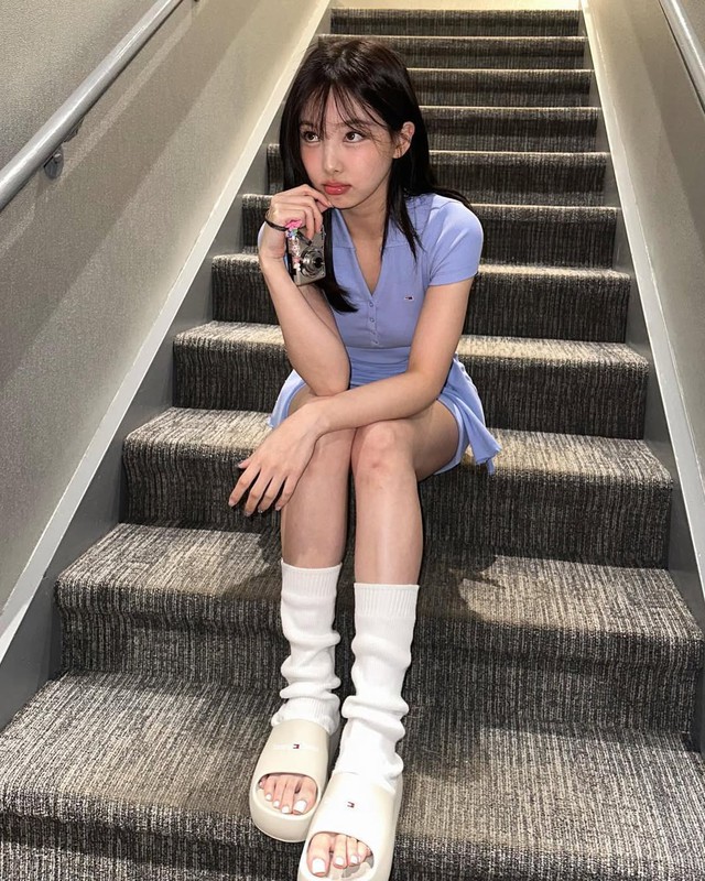 Diện tất ống chân sao cho khéo để chuẩn gu sành điệu?- Ảnh 6. Diện tất ống chân sao cho khéo để chuẩn gu sành điệu?- Ảnh 6.