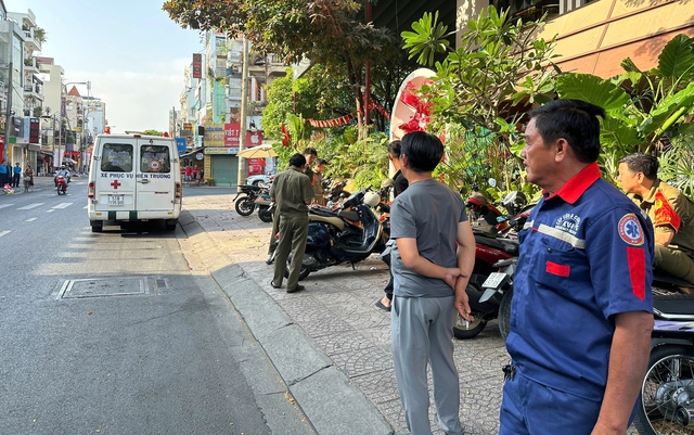 Điều tra vụ người đàn ông tử vong tại quán cà phê trên đường Hoàng Hoa Thám- Ảnh 1. Điều tra vụ người đàn ông tử vong tại quán cà phê trên đường Hoàng Hoa Thám- Ảnh 1.