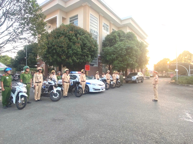 M&ugrave;ng 5 tết, người d&acirc;n quay lại TP.HCM: Cửa ng&otilde; ph&iacute;a t&acirc;y đ&ocirc;ng đ&uacute;c nhưng kh&ocirc;ng kẹt xe- Ảnh 5.